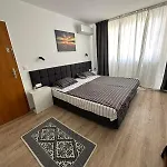 Manolovi Апартамент *